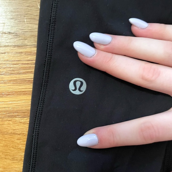 Lululemon Black Leggings 28” Length Size 4 With Pockets and Reflective Parts - Picture 7 of 9